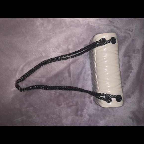 White crossbody and shoulder bag! - Picture 8 of 10